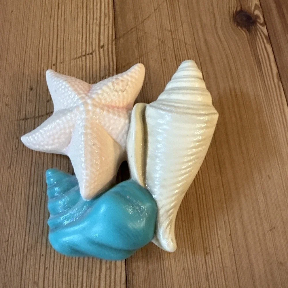 Vtg Hand painted Ceramic Seahorse Wall Hanger Nautical 2 Shell Wall Pockets Set